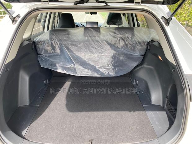 Toyota RAV4 2021 White