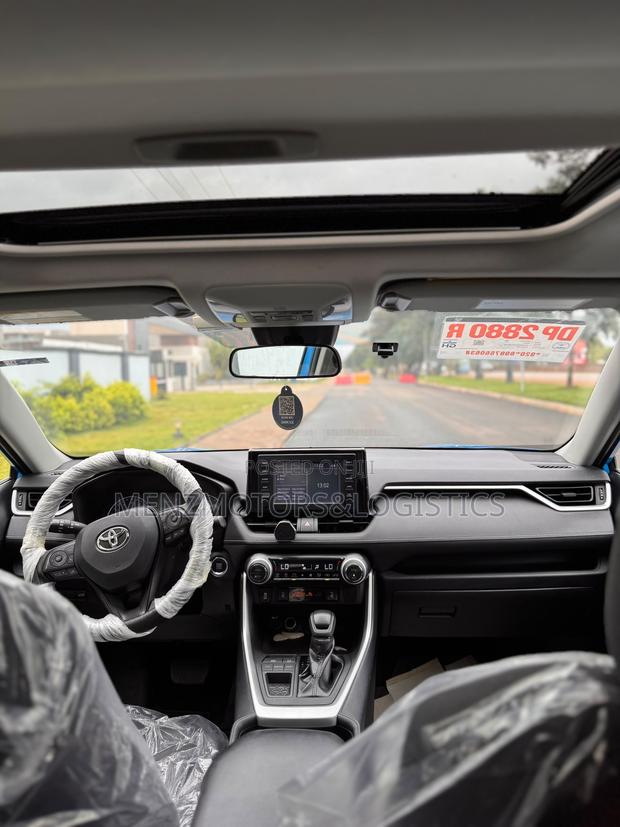 Toyota RAV4 XLE AWD 2019 Blue