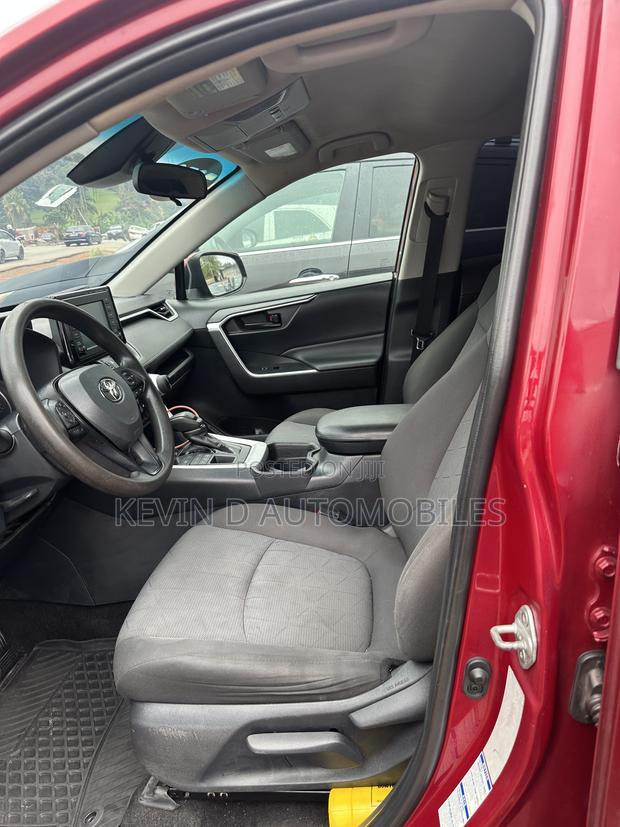 Toyota RAV4 LE AWD 2020 Red