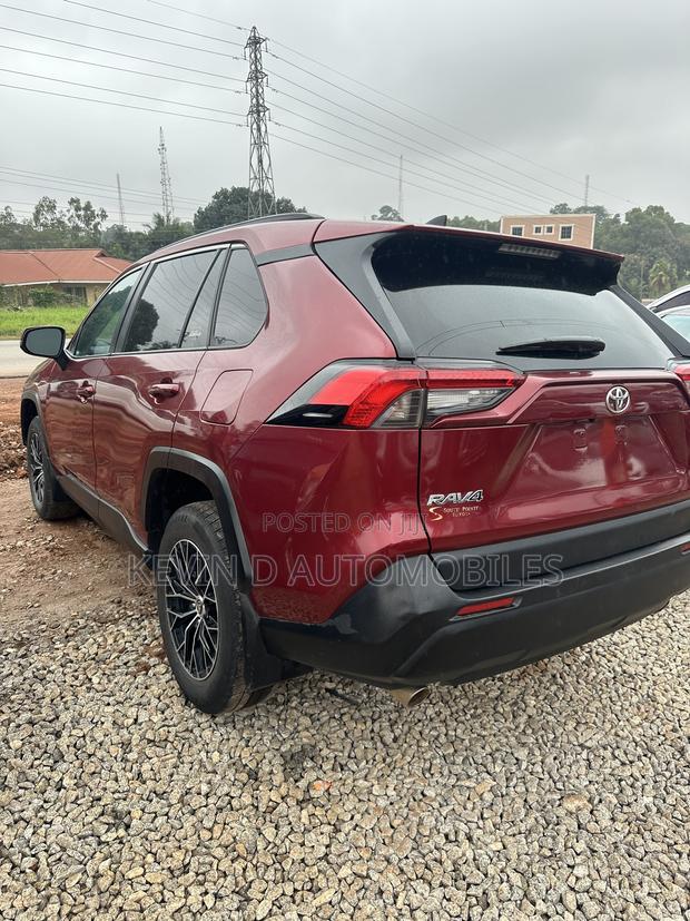 Toyota RAV4 LE AWD 2020 Red