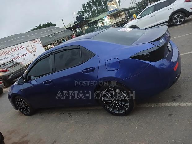 Toyota Corolla 2016 Blue