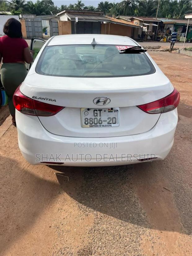 Hyundai Elantra 2013 White