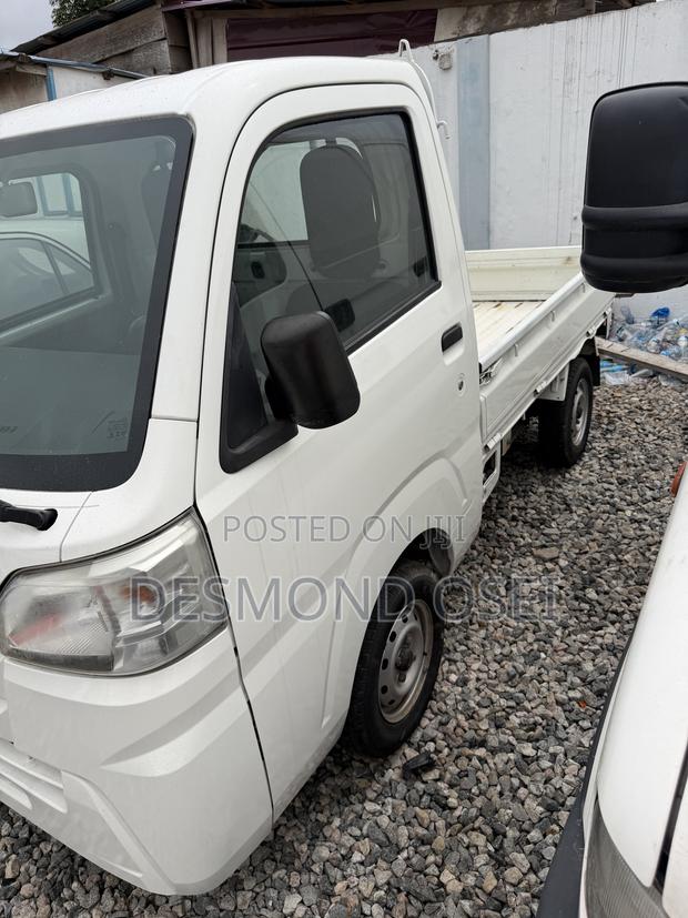 Daihatsu Ayla 2015 White