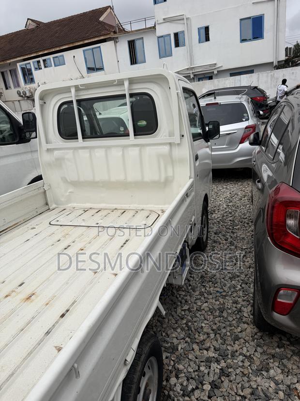 Daihatsu Ayla 2015 White