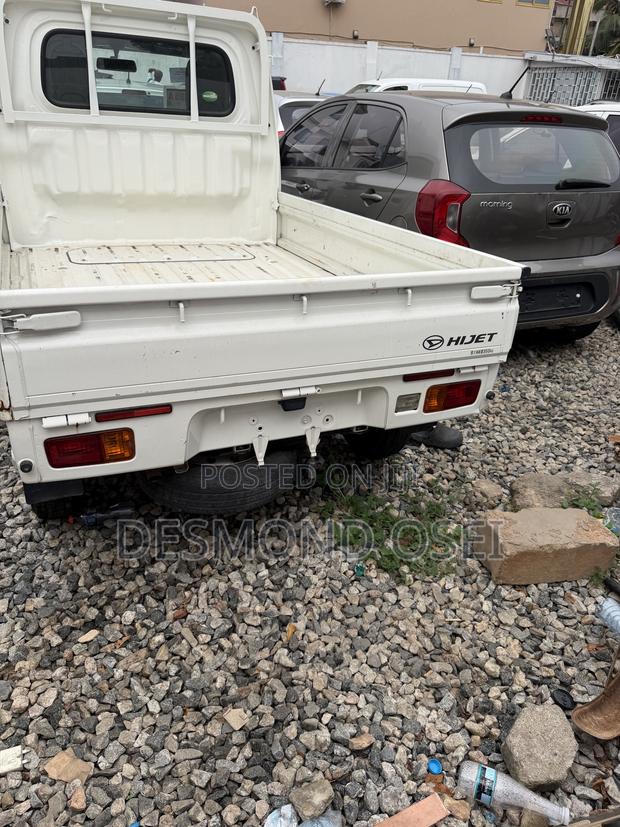Daihatsu Ayla 2015 White