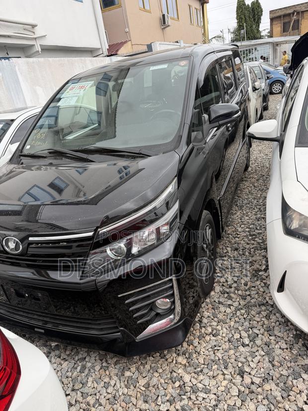 Toyota Voxy 2014 Black