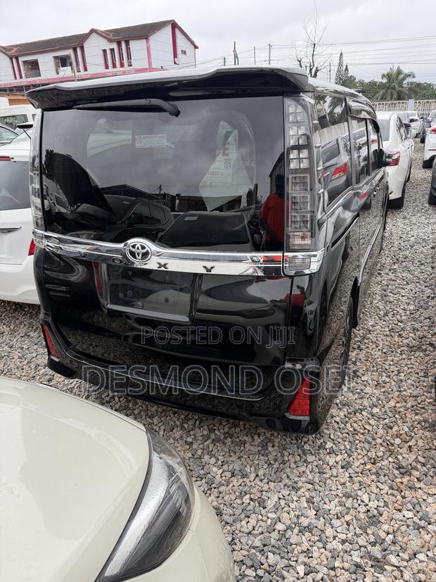 Toyota Voxy 2014 Black
