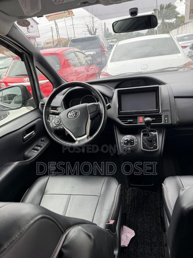 Toyota Voxy 2014 Black
