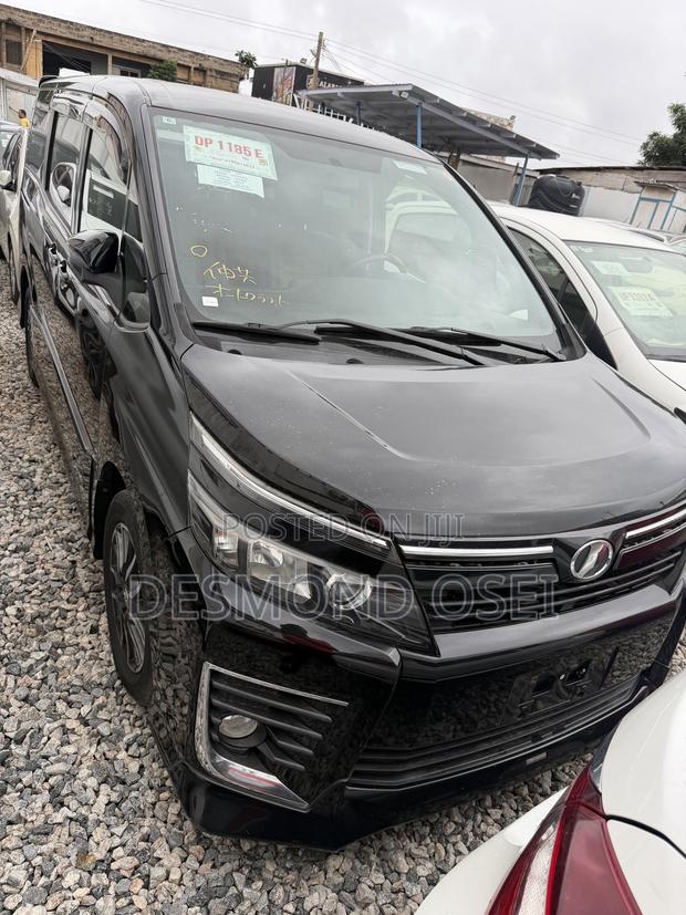 Toyota Voxy 2014 Black