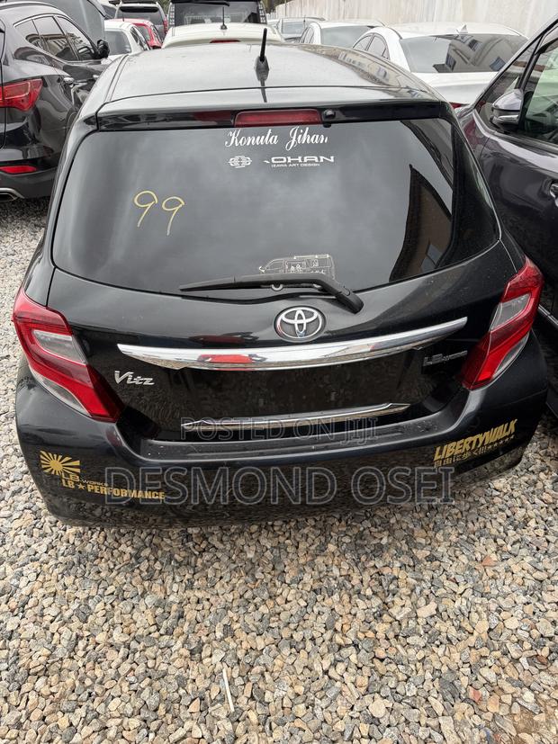 Toyota Vitz 1.5 FWD 5dr 2016 Black
