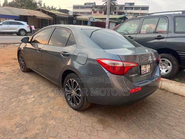 Toyota Corolla LE 4dr Sedan (1.8L 4cyl CVT) 2016 Gray