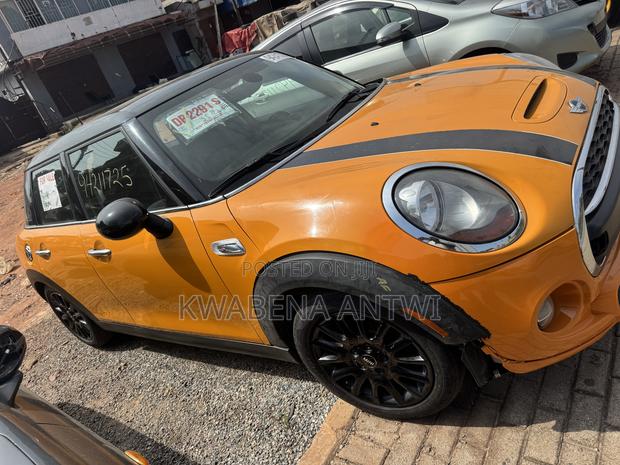 Mini Cooper 2015 Yellow