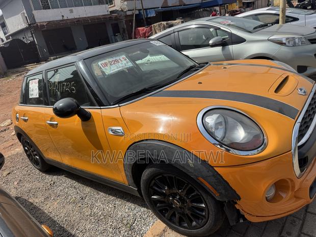 Mini Cooper 2015 Yellow