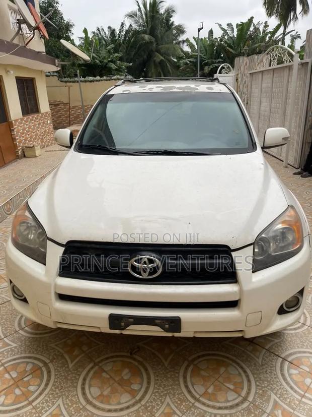 Toyota RAV4 2.5 2011 White