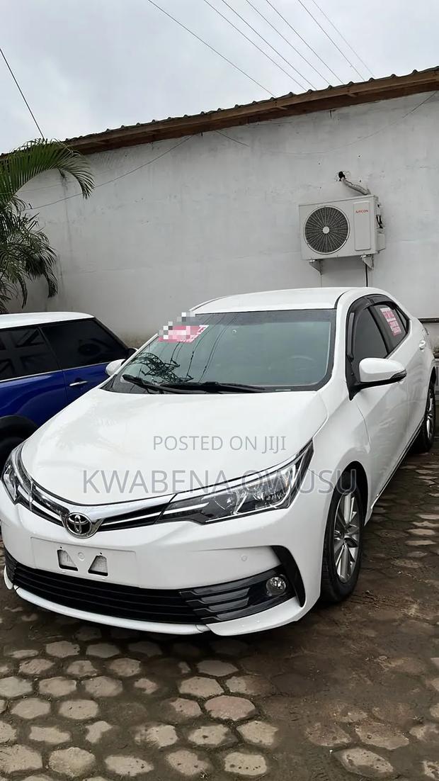 Toyota Corolla Altis 2017 White
