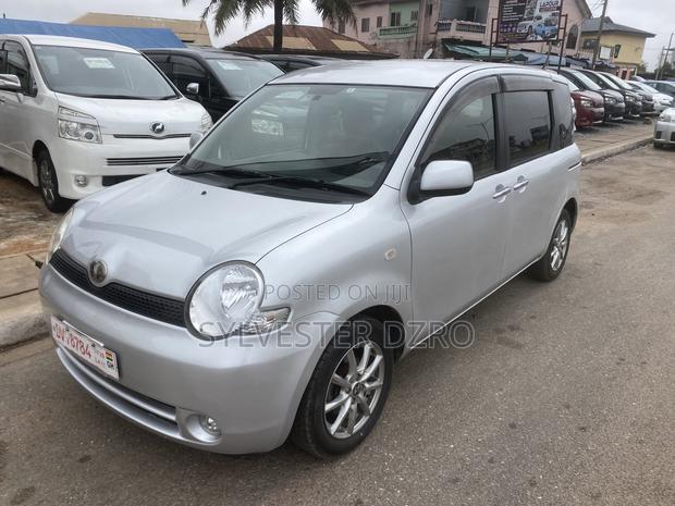 Toyota Sienta 2012 Silver