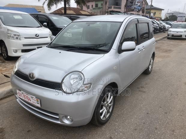 Toyota Sienta 2012 Silver