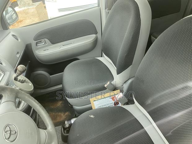 Toyota Sienta 2012 Silver