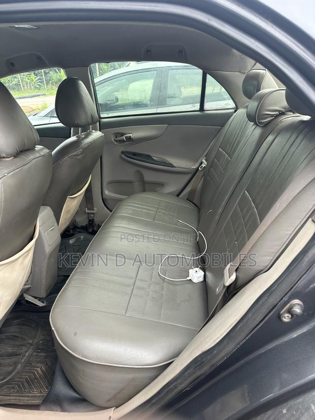 Toyota Corolla LE 4dr Sedan (1.8L 4cyl 4A) 2010 Gray