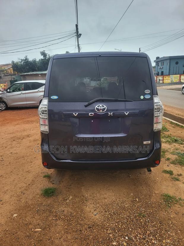 Toyota Voxy 2012 Black
