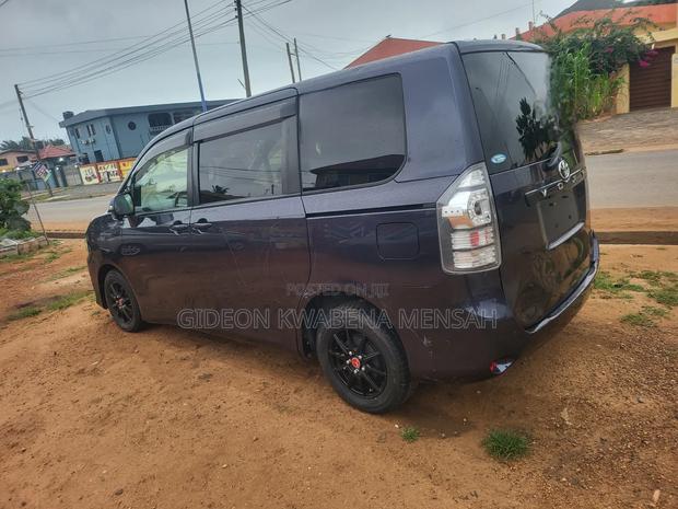 Toyota Voxy 2012 Black