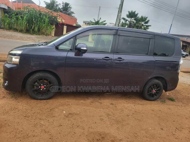 Toyota Voxy 2012 Black