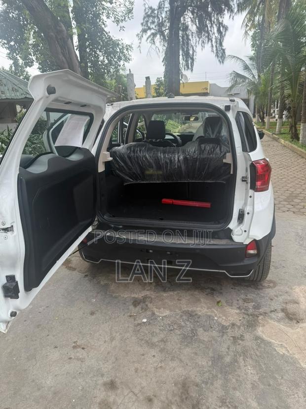 BYD Yuan Up 32 kWh FWD 2024 White
