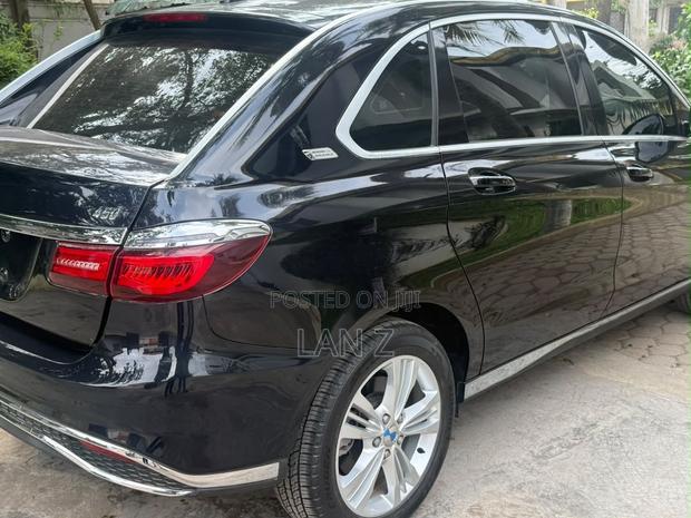 Denza N9 2.0 Hybrid AWD 2025 Black