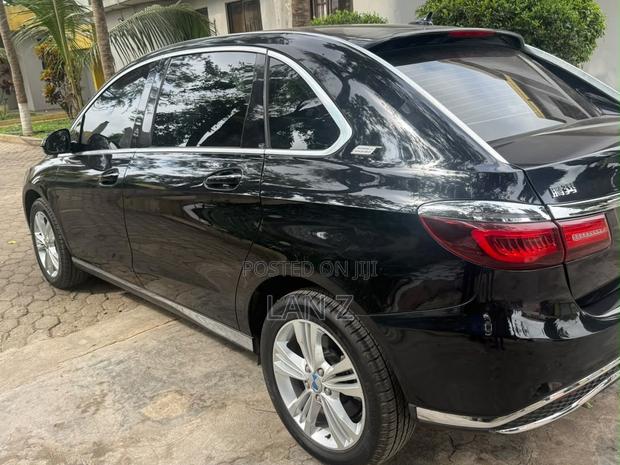 Denza N9 2.0 Hybrid AWD 2025 Black