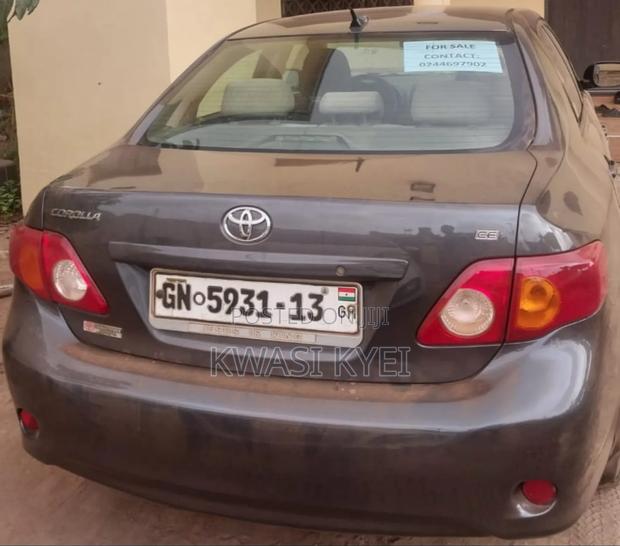 Toyota Corolla Base 4dr Sedan (1.8L 4cyl 5M) 2010 Gray