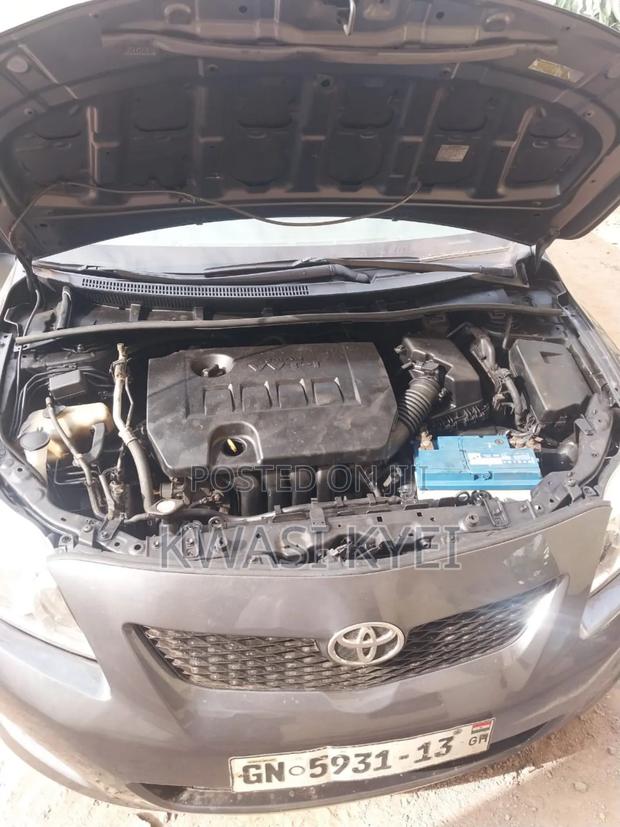 Toyota Corolla Base 4dr Sedan (1.8L 4cyl 5M) 2010 Gray