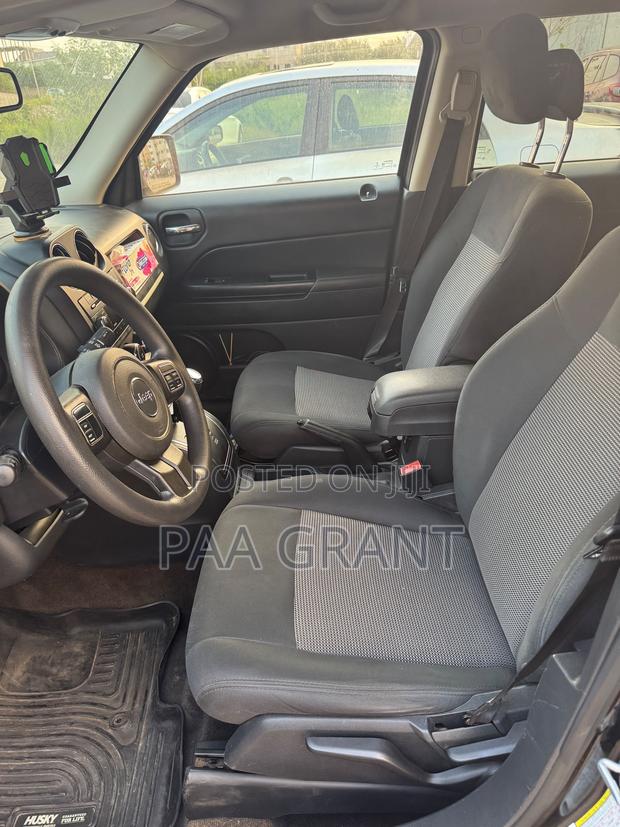 Jeep Patriot Latitude 4dr SUV 4WD (2.4L 4cyl 6A) 2014 Black