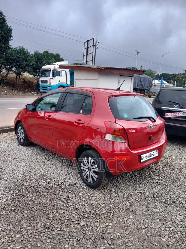 Toyota Vitz 2010 Red