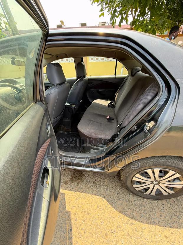 Toyota Yaris 2010 Black