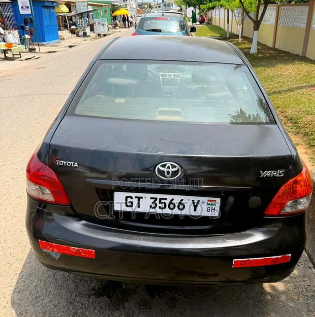 Toyota Yaris 2010 Black