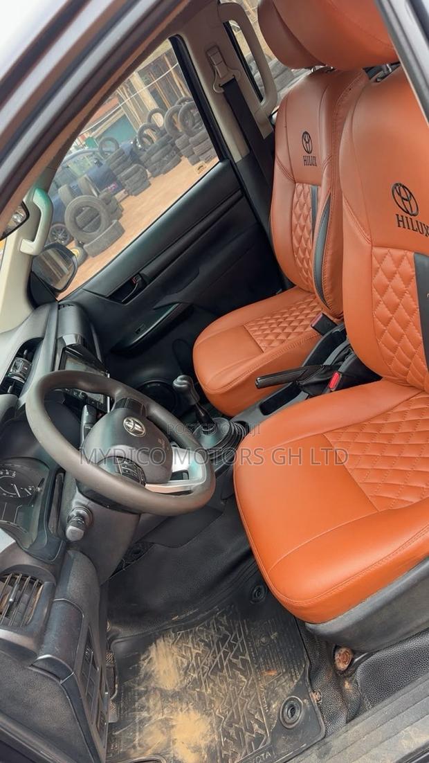 Toyota Hilux 2021 Gray