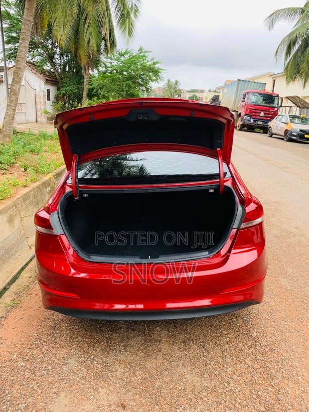 Hyundai Elantra Limited Sedan FWD (2.0L 4cyl 6A) 2017 Red