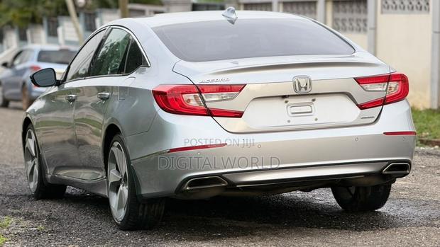 Honda Accord Touring 2018 White
