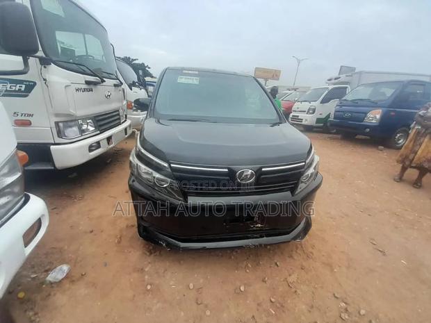 Toyota Voxy 2015 Black