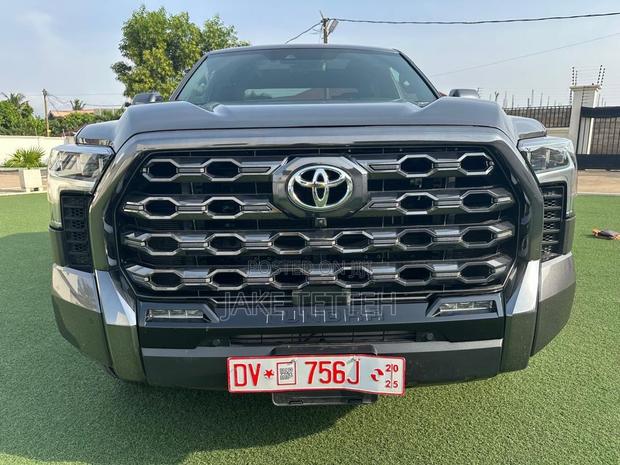 Toyota Tundra 2024 Black