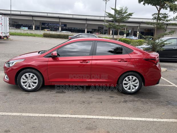 Hyundai Accent SE 2022 Red