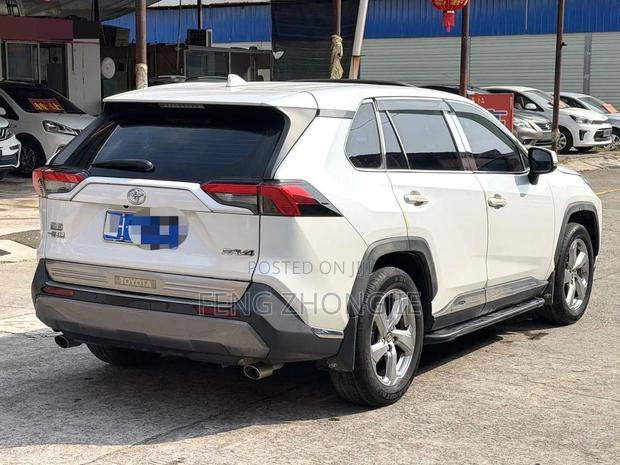 Toyota RAV4 2025 White