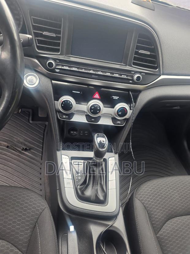 Hyundai Elantra 2021 Red