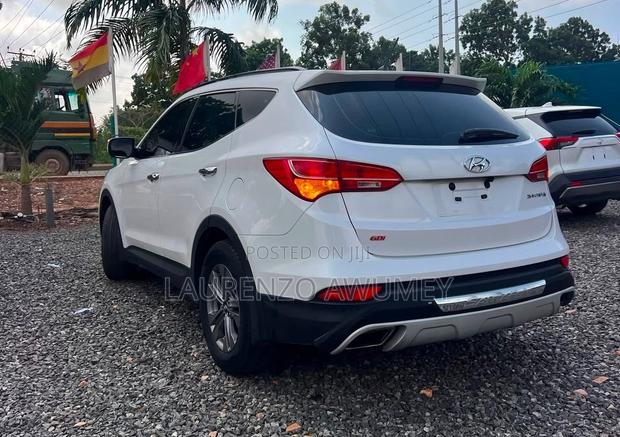 Hyundai Santa Fe 2015 White