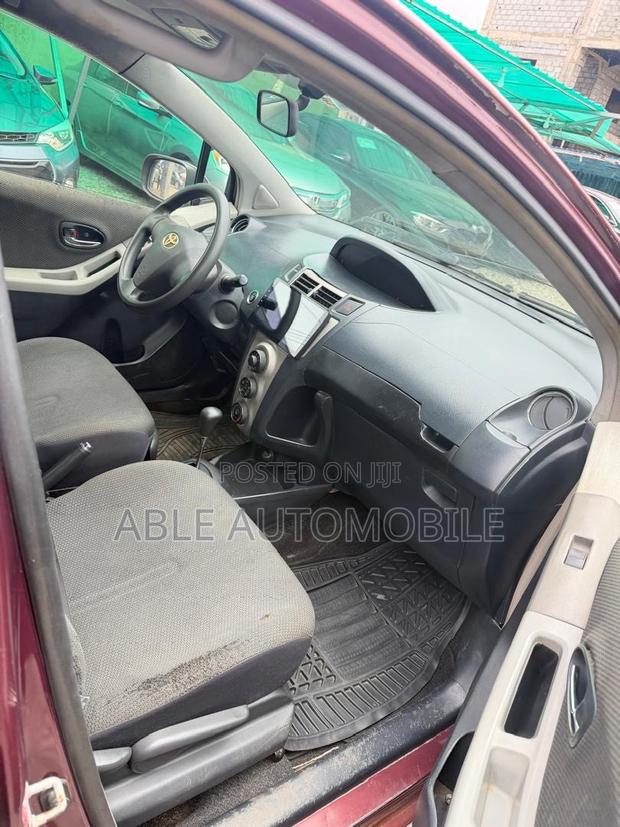 Toyota Vitz 1.3 AWD 5dr 2010 Brown