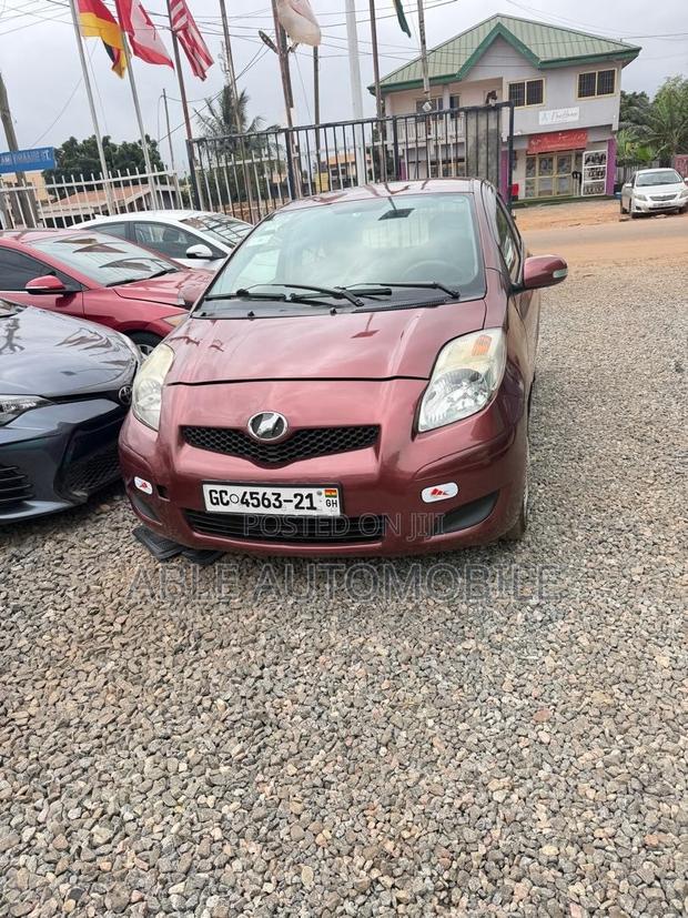 Toyota Vitz 1.3 AWD 5dr 2010 Brown