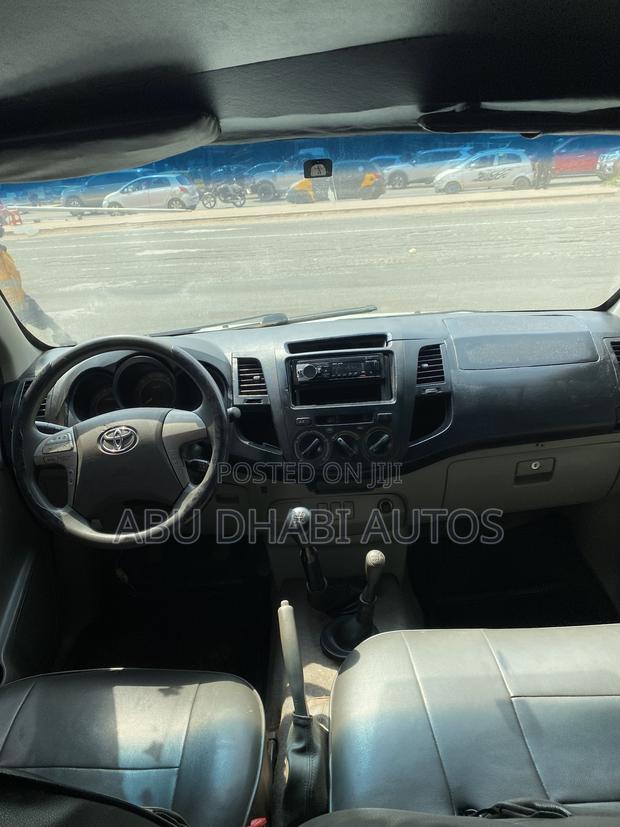 Toyota Hilux 2011 White