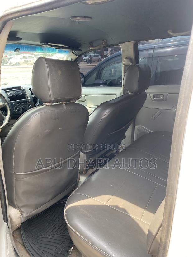 Toyota Hilux 2011 White