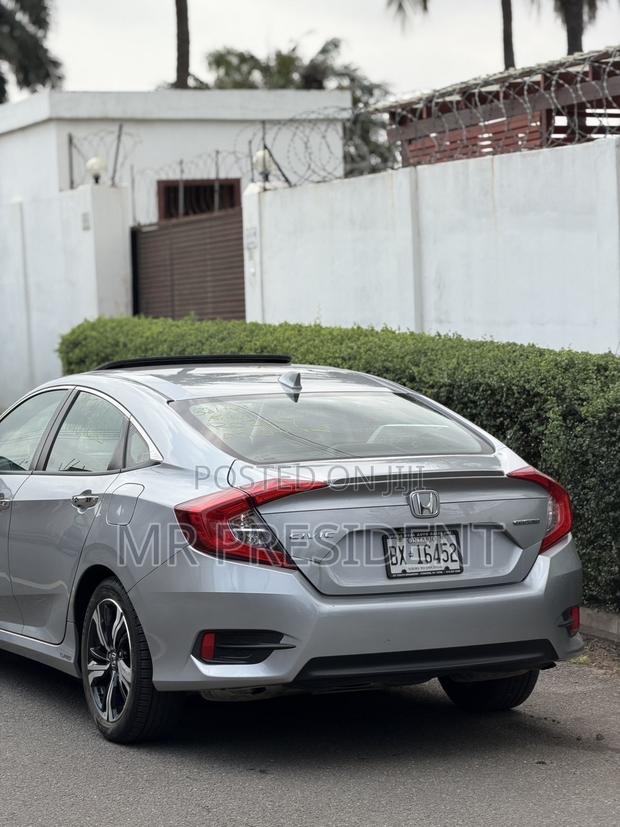 Honda Civic Touring 4dr Sedan (1.5L 4cyl) 2017 Silver