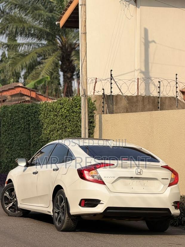 Honda Civic Touring Sedan 2018 White